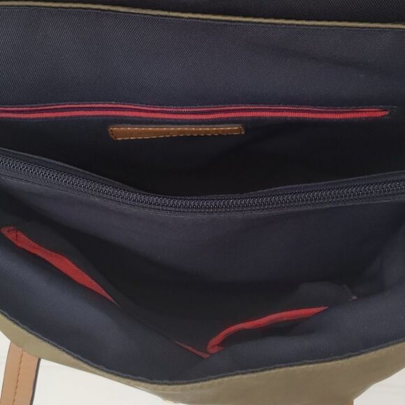 Tommy Hilfilger olive bag - Picture 5 of 9